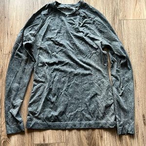 Figs size small, long sleeve gray shirt. Only tried on shirt, never worn.
